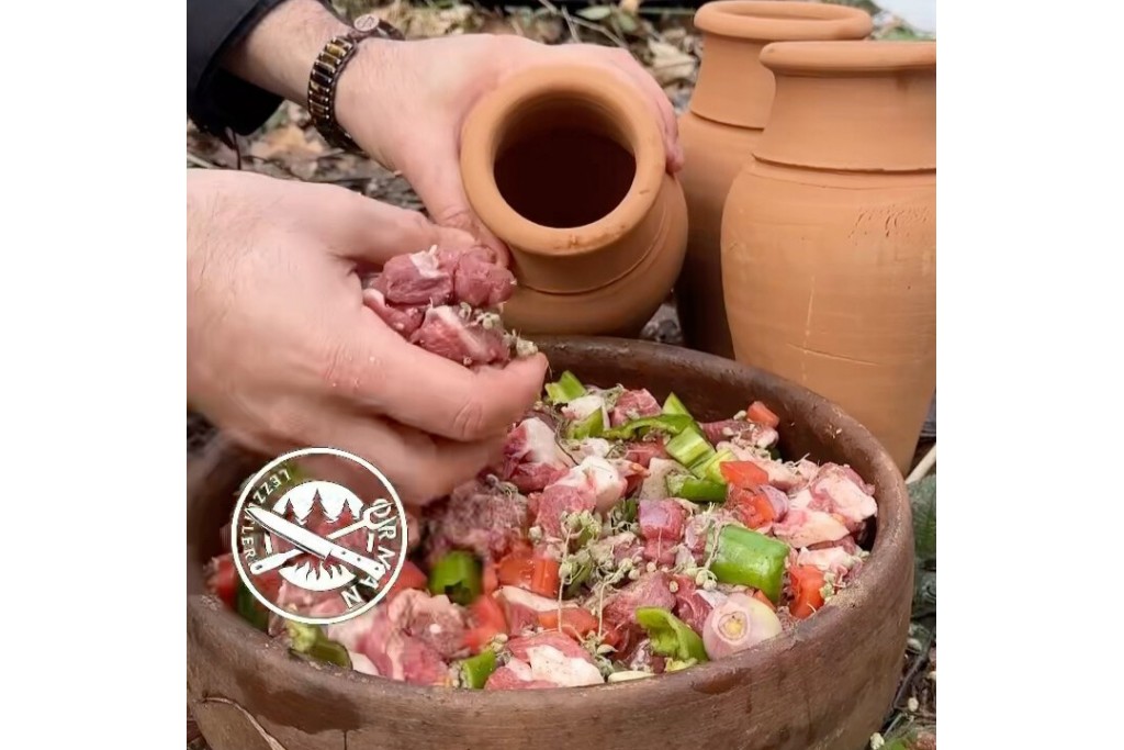 Kuzu Etli Testi Kebabı